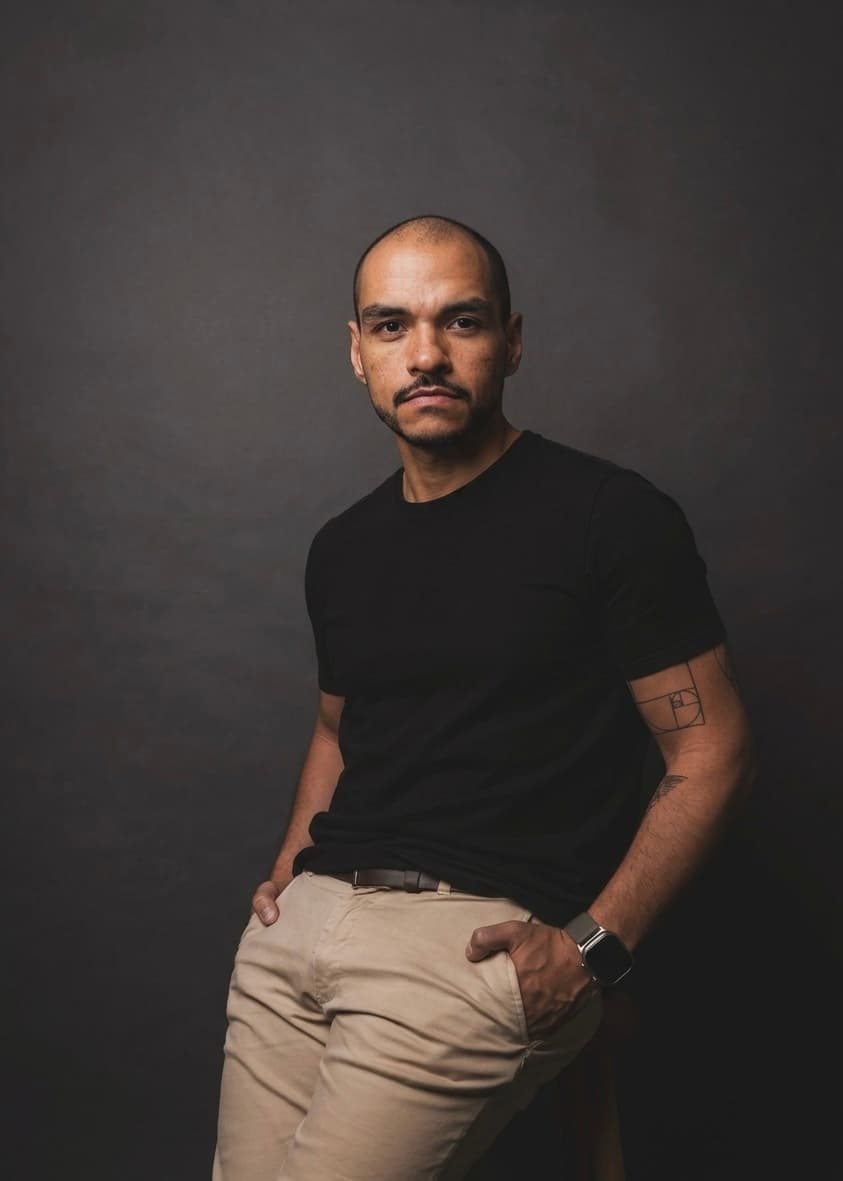 Retrato editorial de Diego Santos